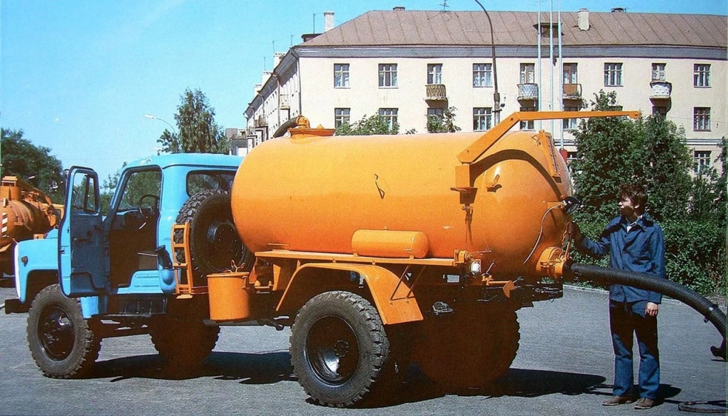 Ассенизатор. XX век. Источник - hdpic.club.jpg