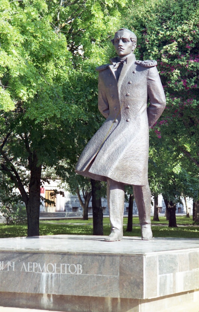 06 Памятник М.Ю. Лермонтову. г. Ставрополь 2000-е гг. Фото из фондов Ставропольского музея-заповедника.jpg