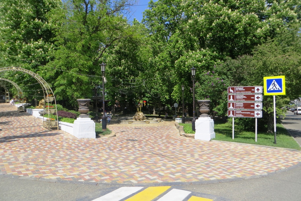 3 Вход на Ермоловский бульвар.JPG