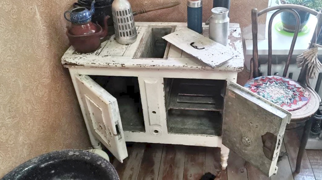 Предшественник холодильника в экспозиции зала этнографии Ставропольского музея-заповедника.jpg