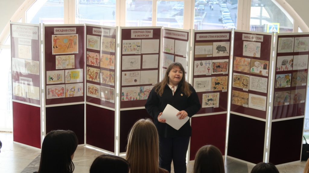 Открытие выставки «Дети рисуют археологический памятник»