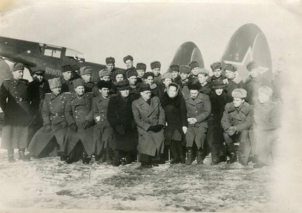 7 Торжественное вручение звена самолетов ТУ-2 делегацией из Карачаево-Черкессии в г.Паневежисе Литовской ССР. 1949 г. Один из самолетов был вручен Скобликовой (стоит 4-я справа.JPG