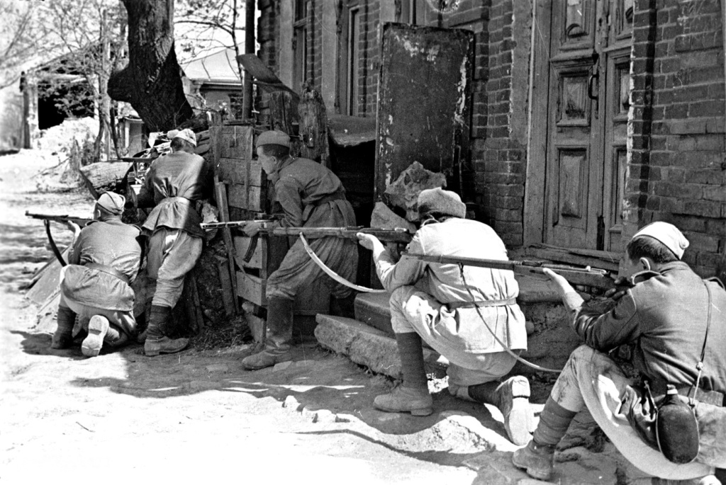 2. Бои в Крымском районе Краснодарского края. Лето 1943 г. Автор съемки Макс Альперт.jpg
