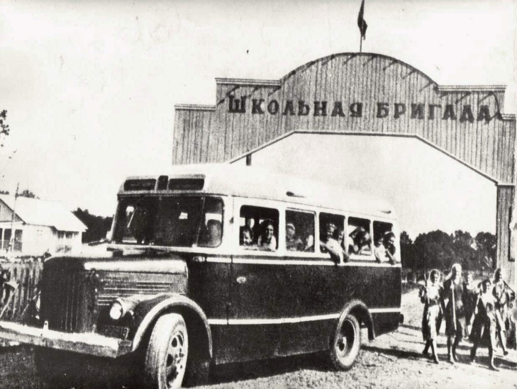 1. Григорополисская ученическая бригада. 1956 г..jpg