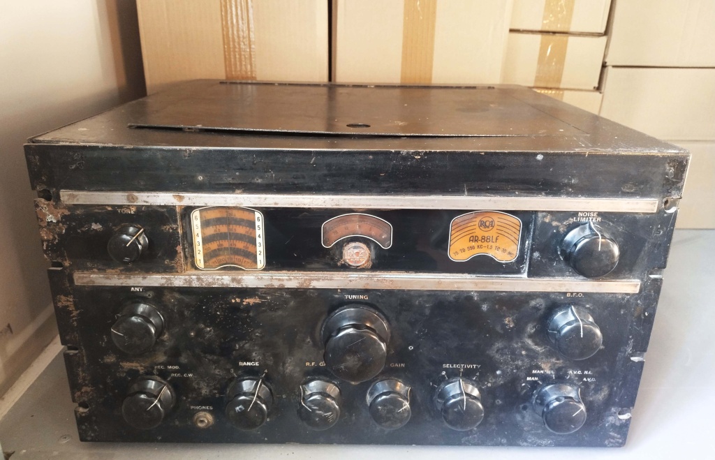 Радиоприеник AR-88LF.jpg