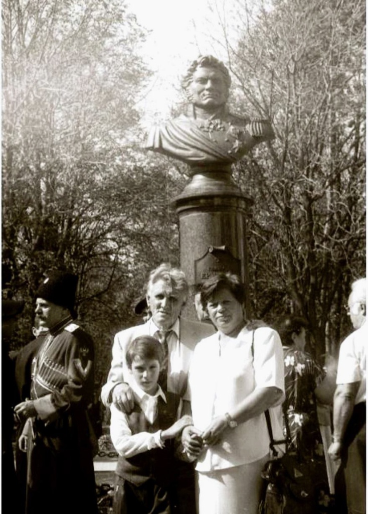 8 Открытие памятника А.П. Ермолову 19.09.1998 г. Из фондов музея-заповедника.JPG