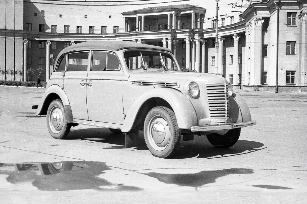 03 Автомобиль Москвич-400. Источник dzen.ru.jpg