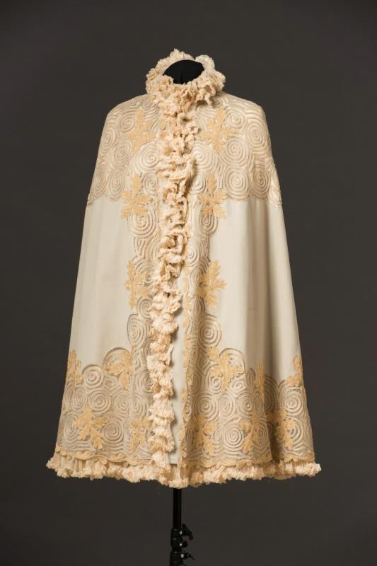 Нарядная дамская накидка-ротонда XIX в. Сукно канаус тюль. Из фондов Государственного исторического музея.jpeg