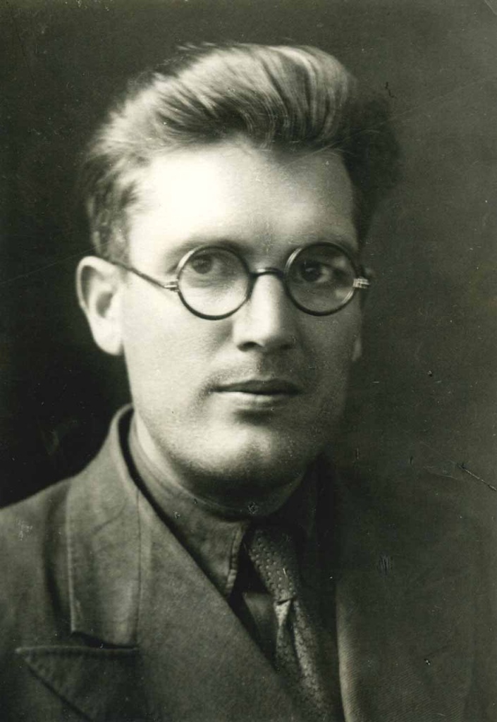 1. Анатолий Иванович Лопырин (1909-1970) .jpg