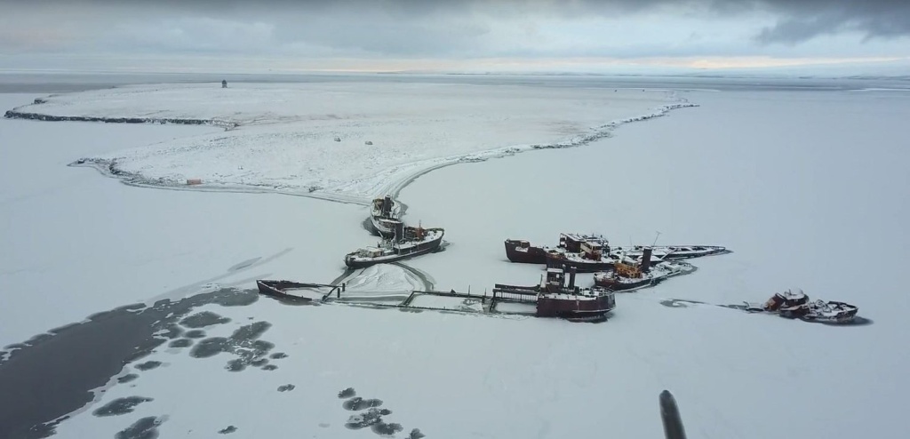 10а. В 1903 г. командир шхуны Заря Ф.А. Матисен назвал в честь М.И. Бруснева остров бухте Тикси.jpg