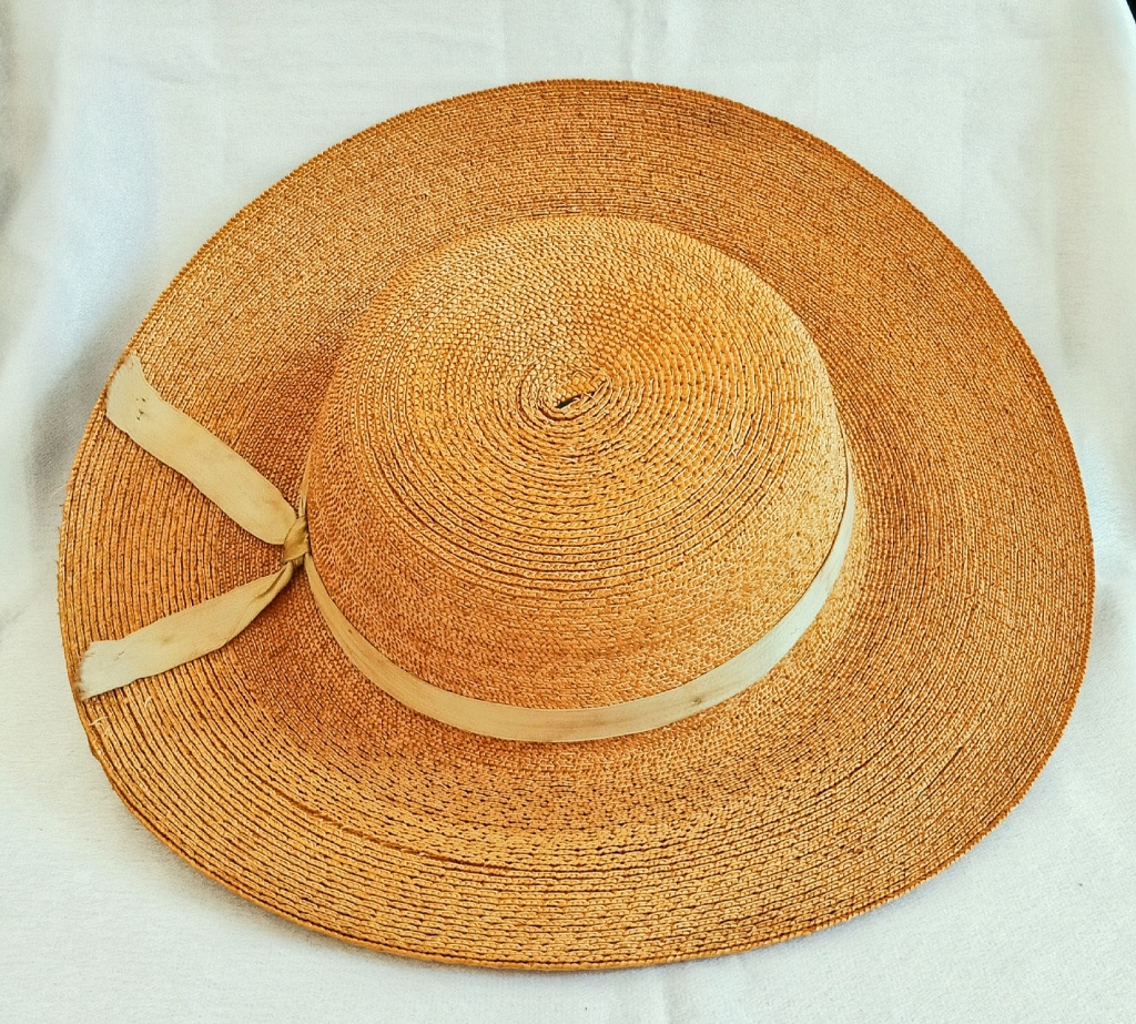 Соломенные шляпки всегда в моде