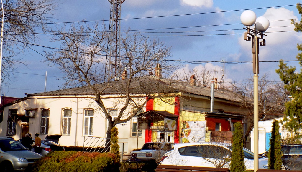 8 Дом штабного офицера - Жукова 18.JPG